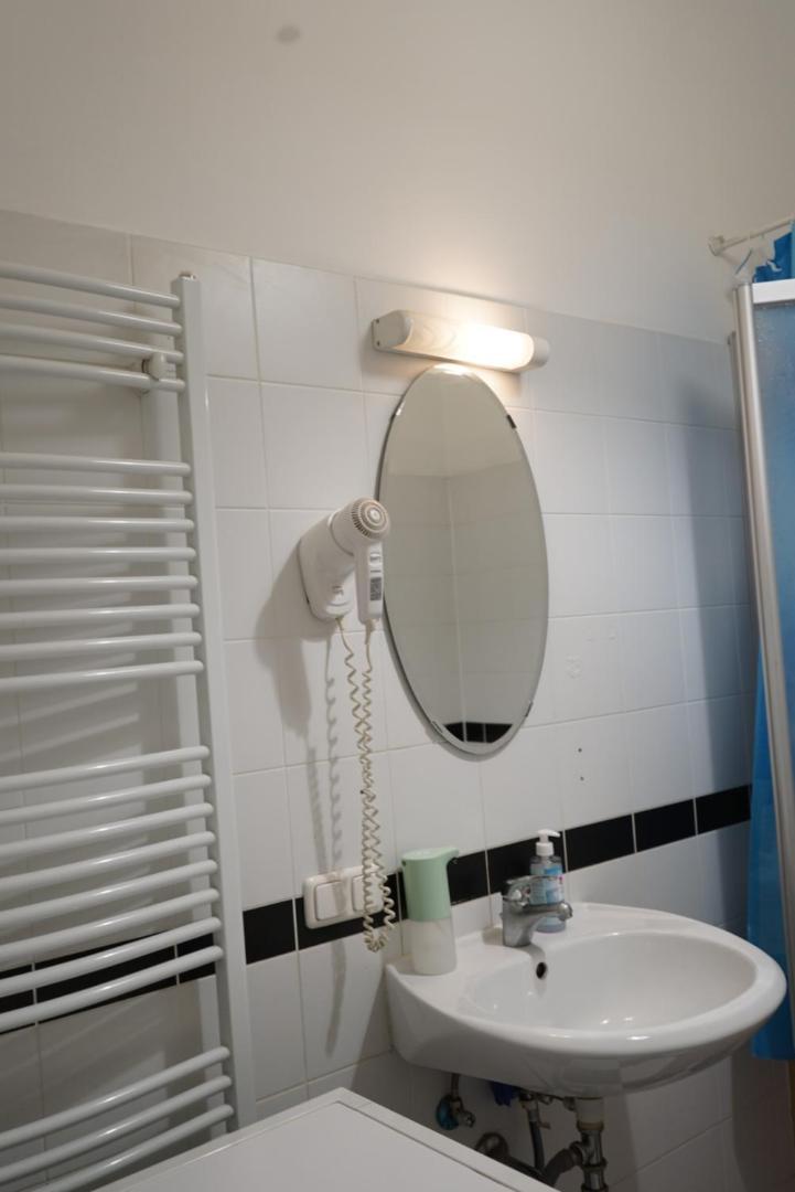 Volkstheater Apartment. Wenen Buitenkant foto